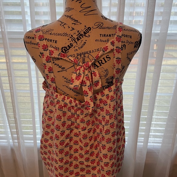 Super cute versatile flowy tank top. - Picture 2 of 2